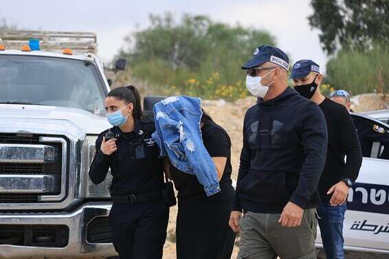 האם שחשודה ברצח בנה מגיעה ללוויה, שבוע שעבר